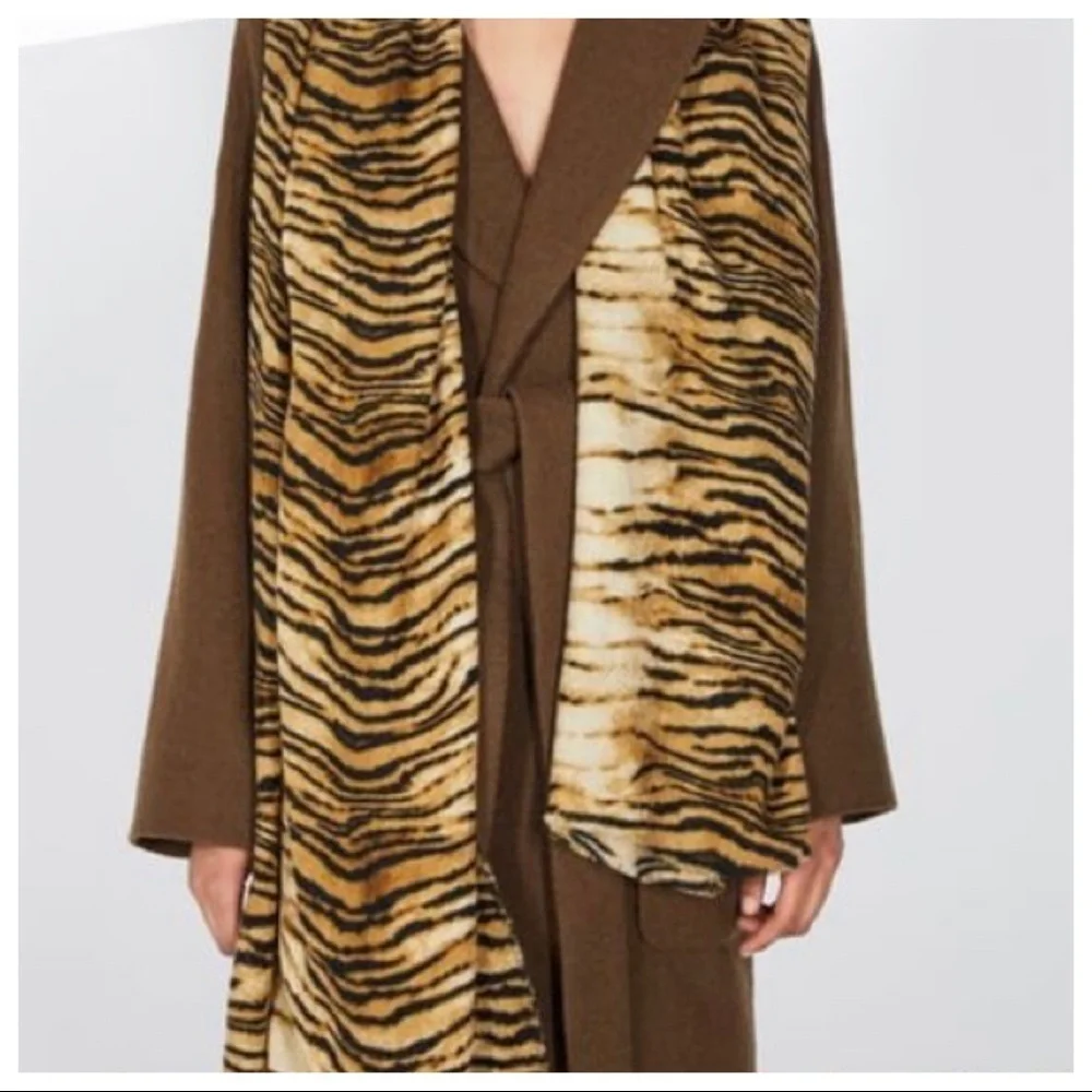 NWT. Zara Animal Print Handkerchief.